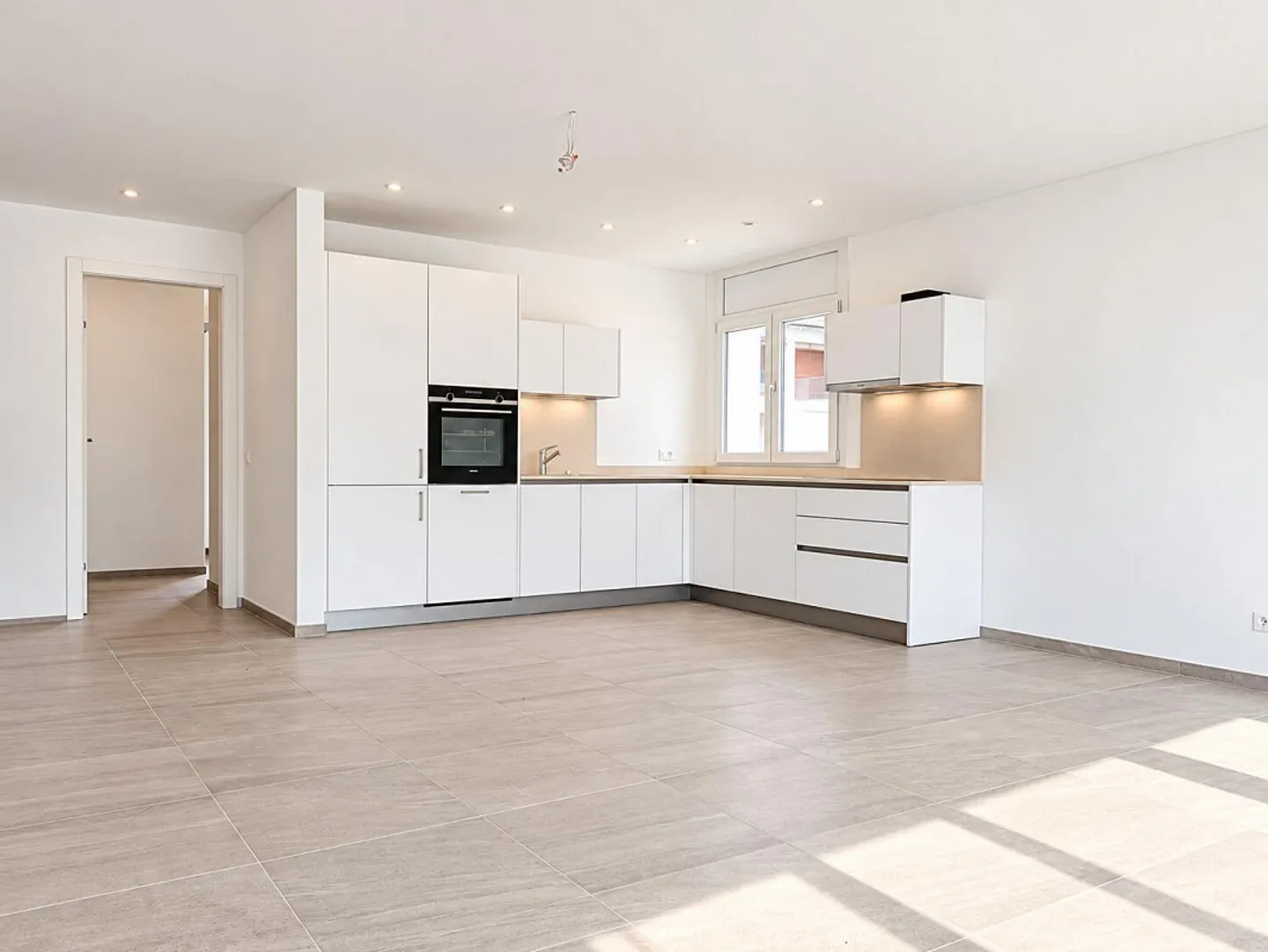 NEUE 3.5-ZIMMER-WOHNUNG IM ZWEITEN STOCK - Foto 2 von 5