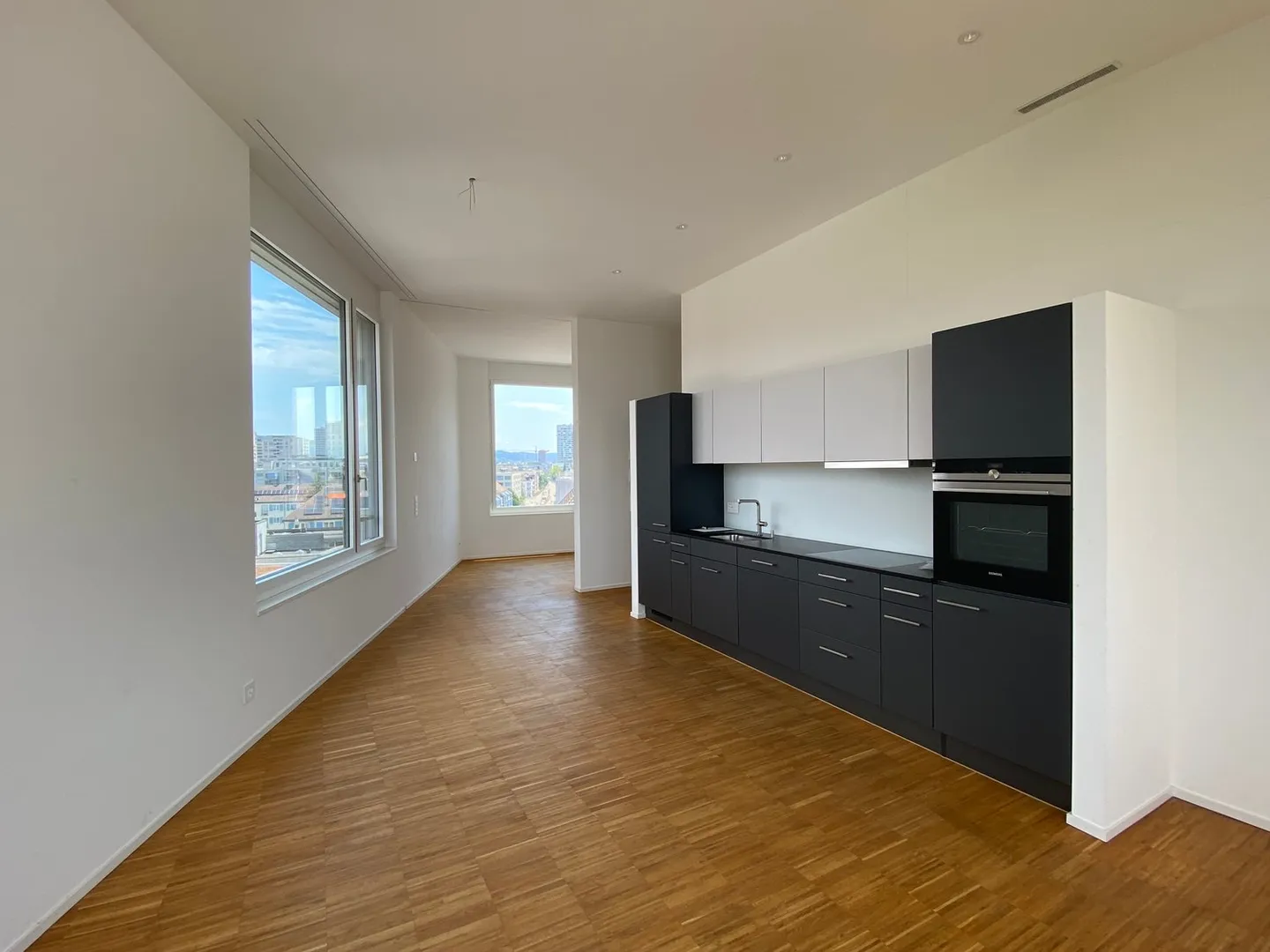 Exklusive Attika-Wohnung mit Weitsicht über Altstetten - Foto 1 von 13