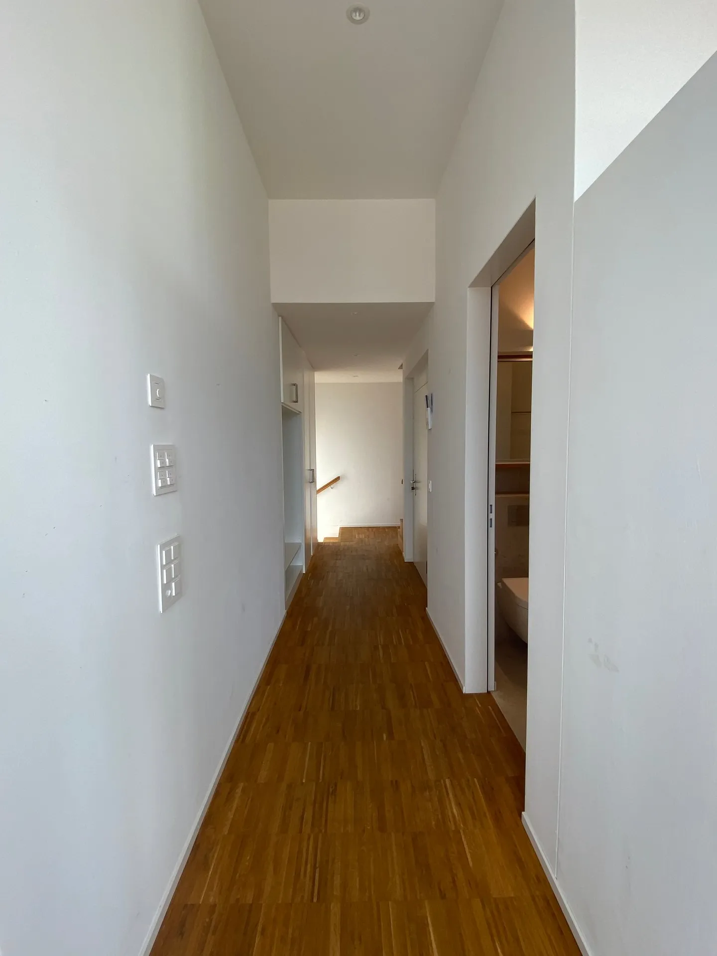 Exklusive Attika-Wohnung mit Weitsicht über Altstetten - Foto 3 von 13