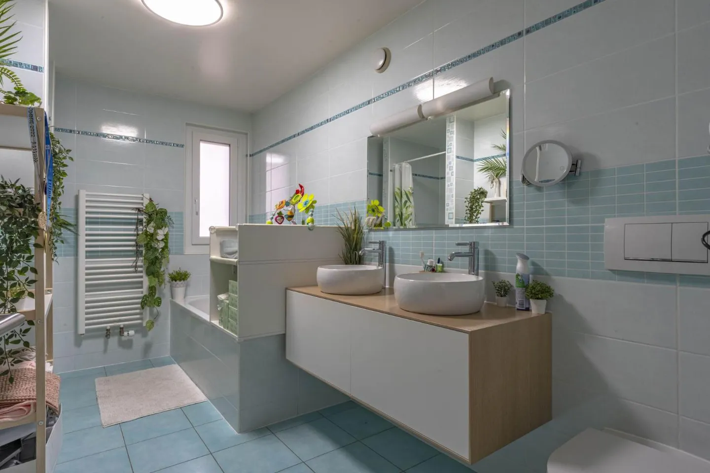Maison familiale à trois étages avec sous-sol rénové - Photo 5 sur 11