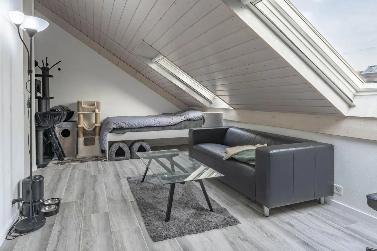 Maison familiale à trois étages avec sous-sol rénové - Photo 7 sur 11