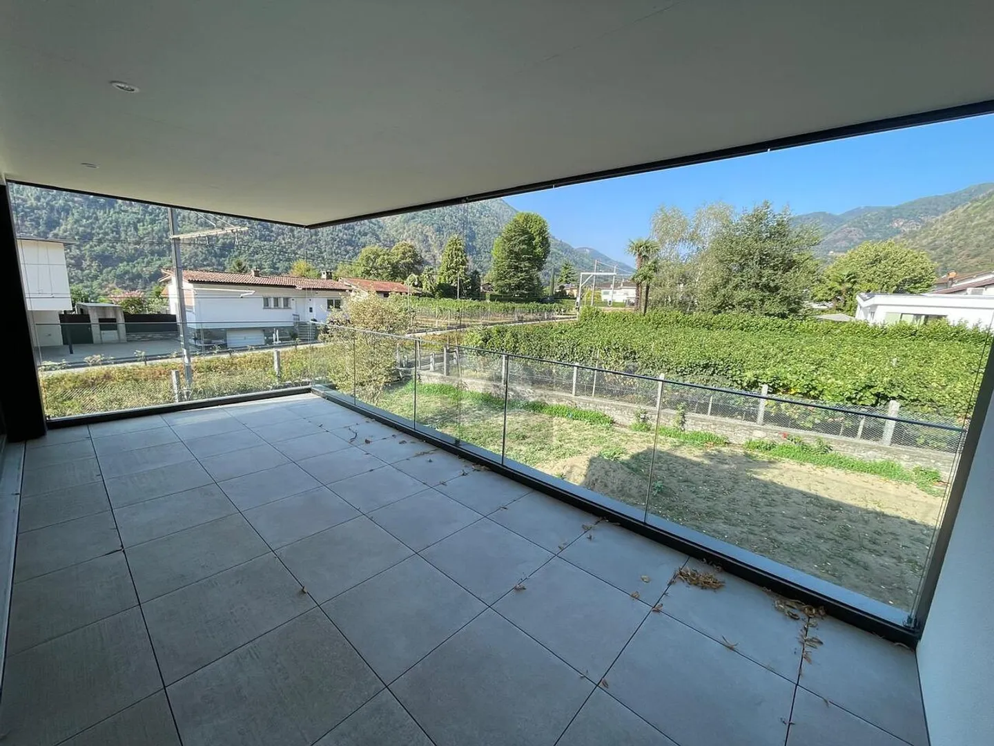 NUOVA COSTRUZIONE, ELEGANTE CON AMPIA TERRAZZA - Photo 5 sur 6