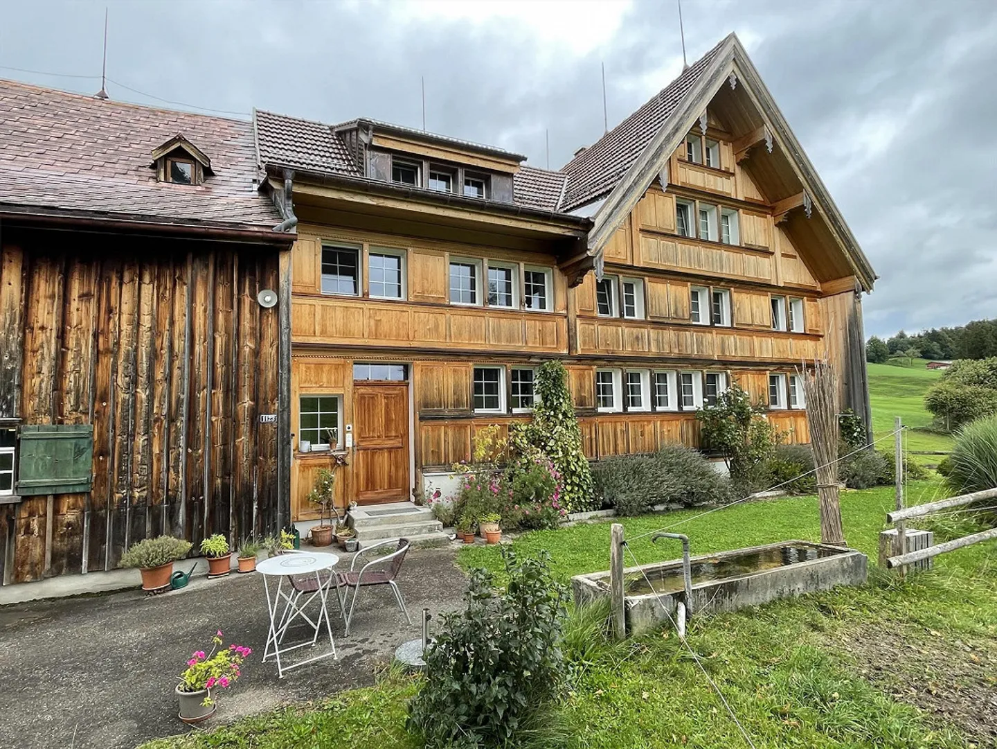 Appartement sous les combles de 2,5 pièces - Photo 2 sur 8