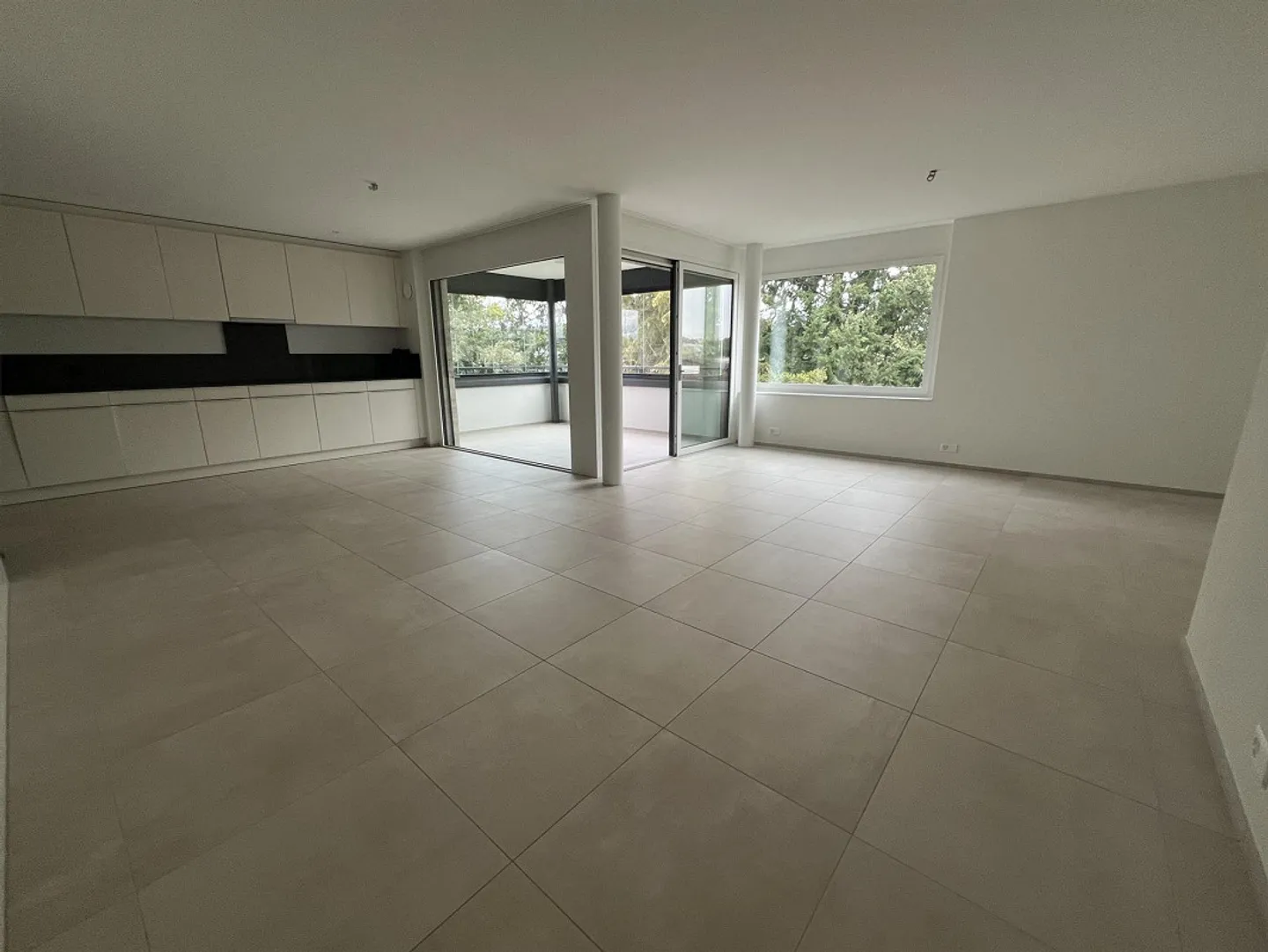Centrally located modern new apartment - Photo 7 of 14