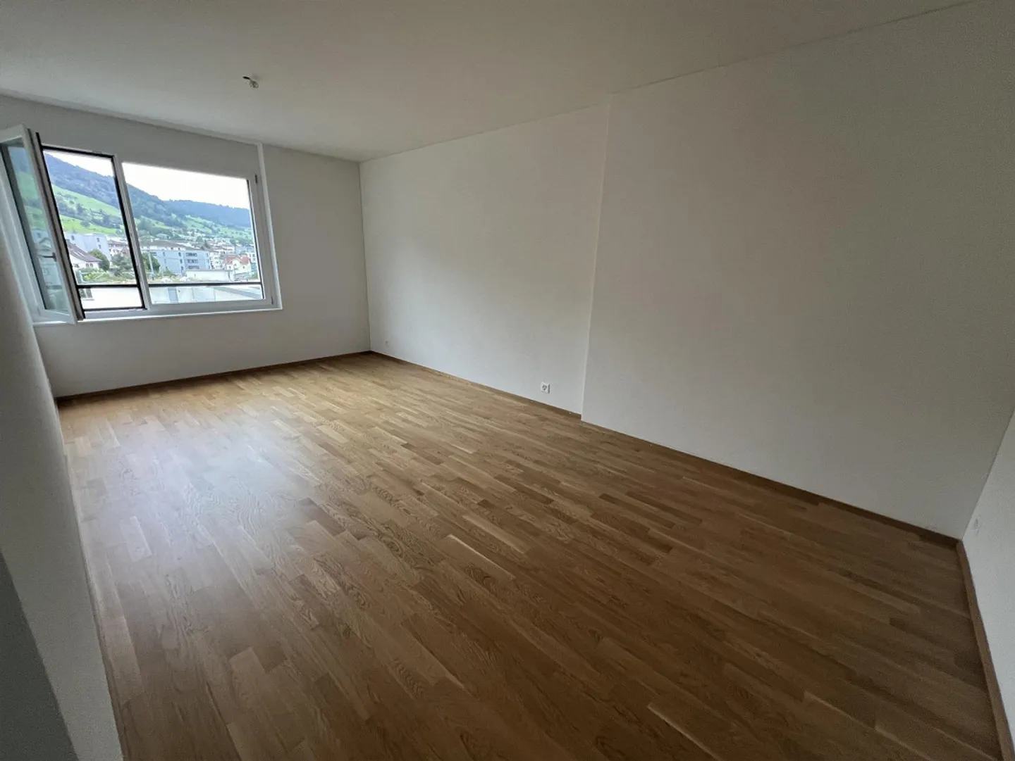 Centrally located modern new apartment - Photo 10 of 14
