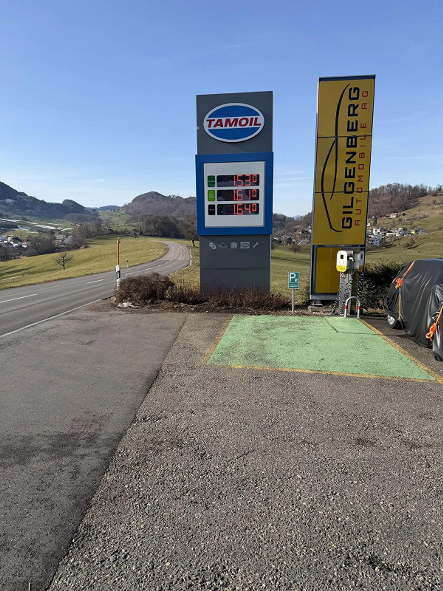 Espace de vente pour voitures sur la route principale à Nunningen - Photo 1 sur 3