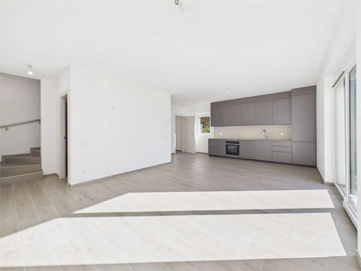 Neue Villa im Grünen in Sant'Antonino - Foto 4 von 13