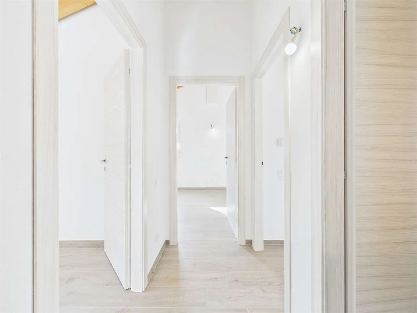 Neue Villa im Grünen in Sant'Antonino - Foto 6 von 13