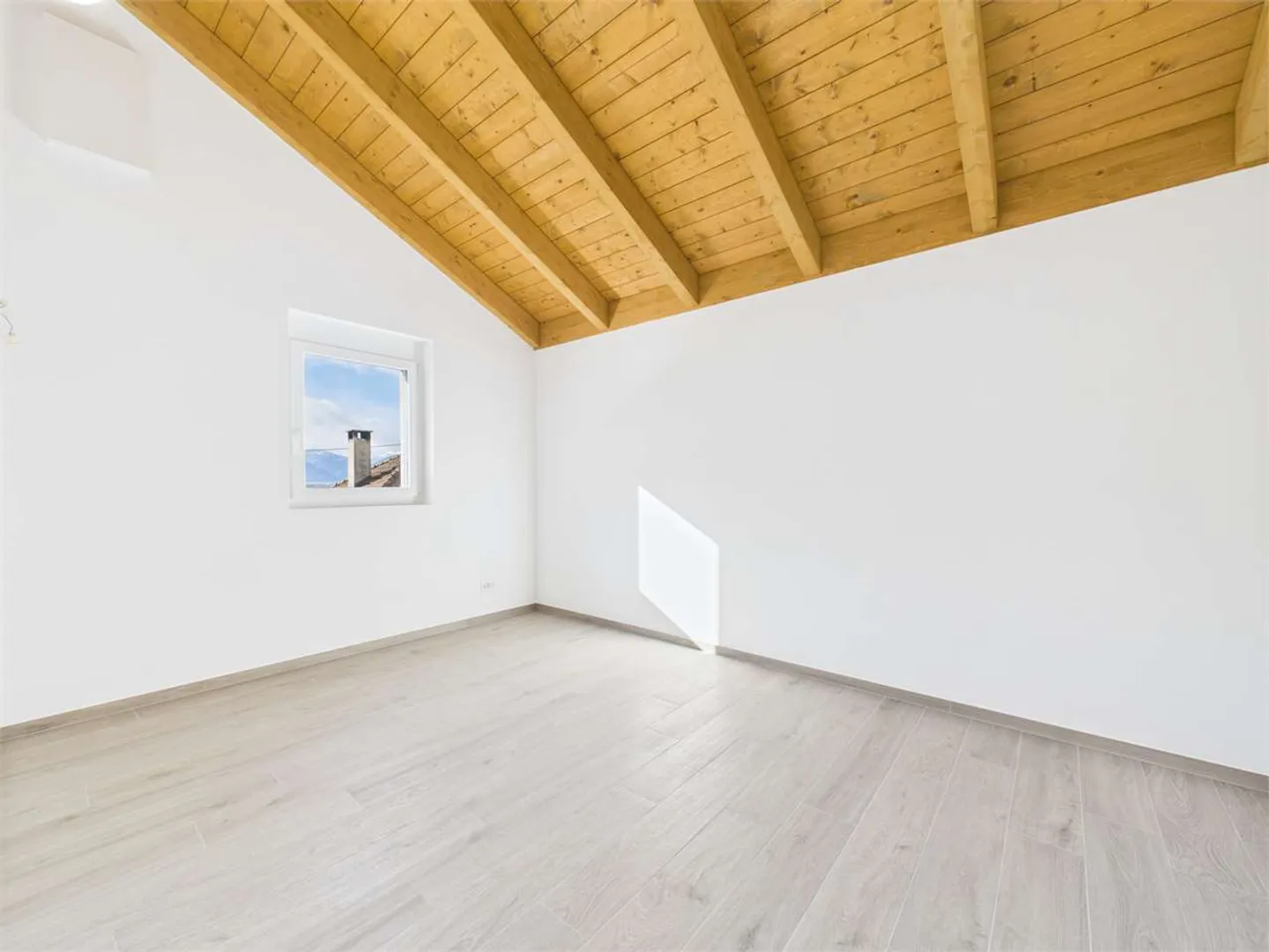 Neue Villa im Grünen in Sant'Antonino - Foto 7 von 13