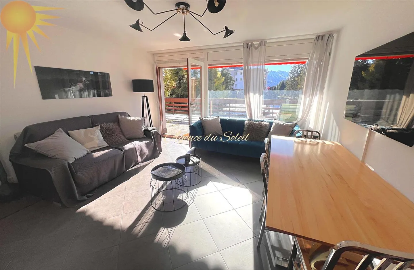 For rent year-round or for the winter season, this adorable 2.5 room apartment in the heart of the - Photo 5 of 12