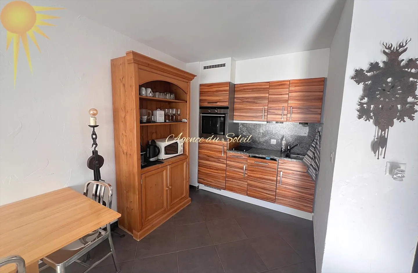 For rent year-round or for the winter season, this adorable 2.5 room apartment in the heart of the - Photo 6 of 12