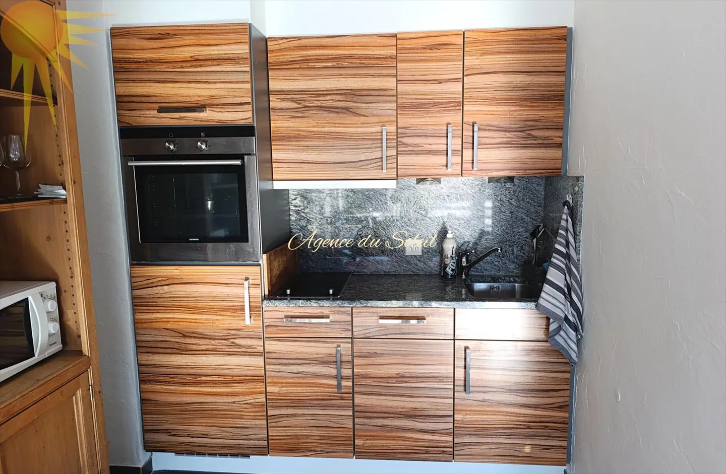 For rent year-round or for the winter season, this adorable 2.5 room apartment in the heart of the - Photo 7 of 12