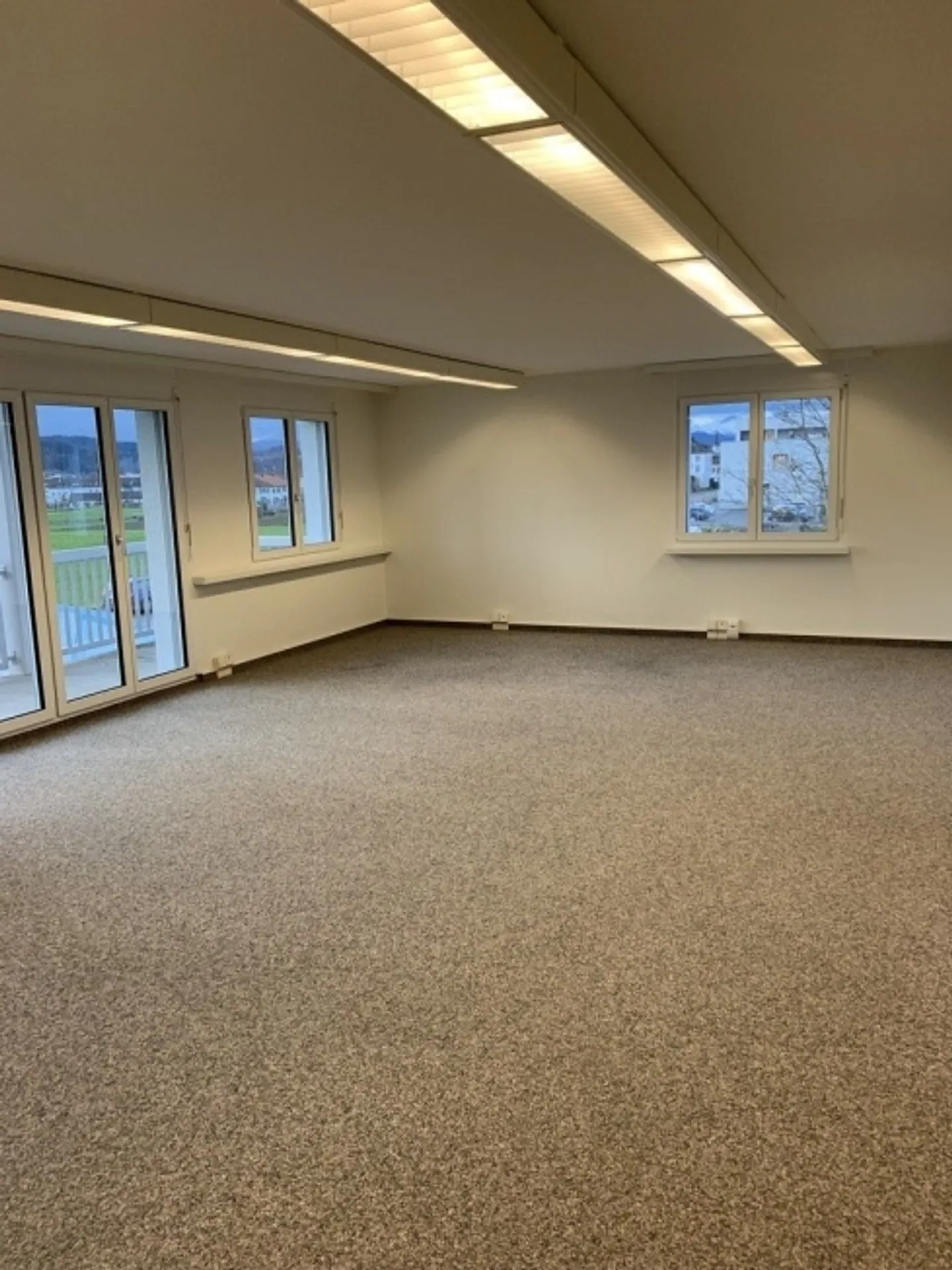 Office space for rent - Photo 2 of 4