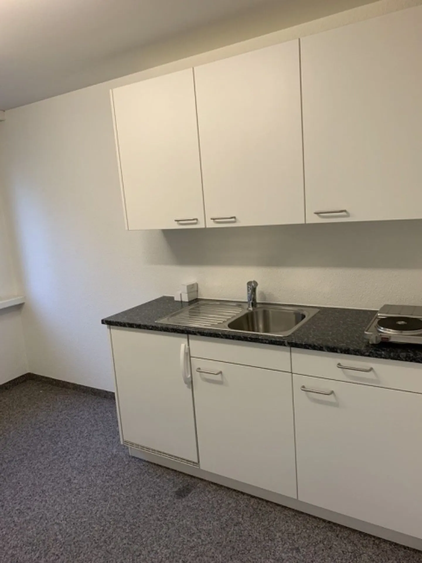 Office space for rent - Photo 3 of 4