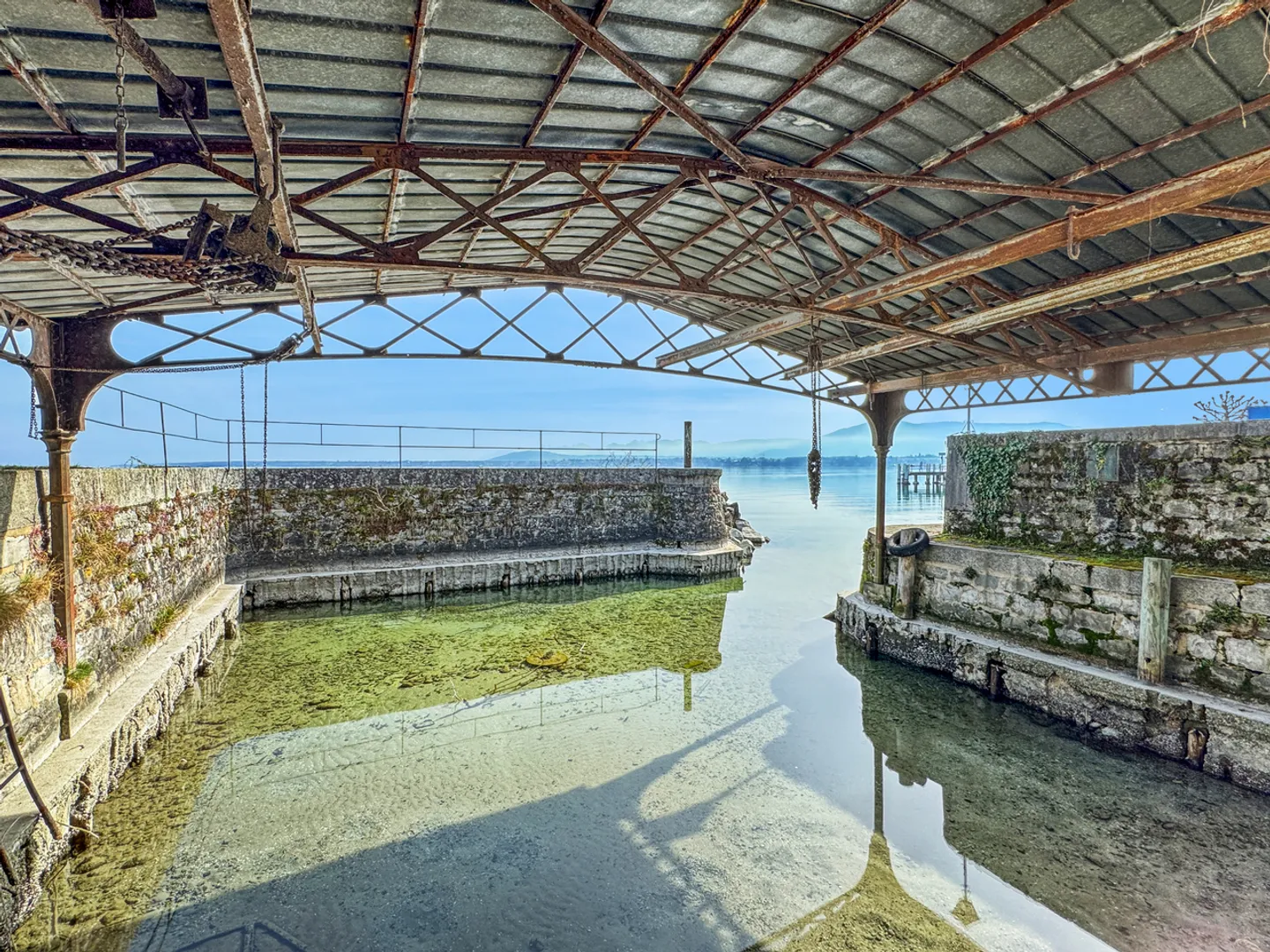 Versoix: Charmantes Haus direkt am Wasser, mit privatem Hafen - Photo 2 sur 13