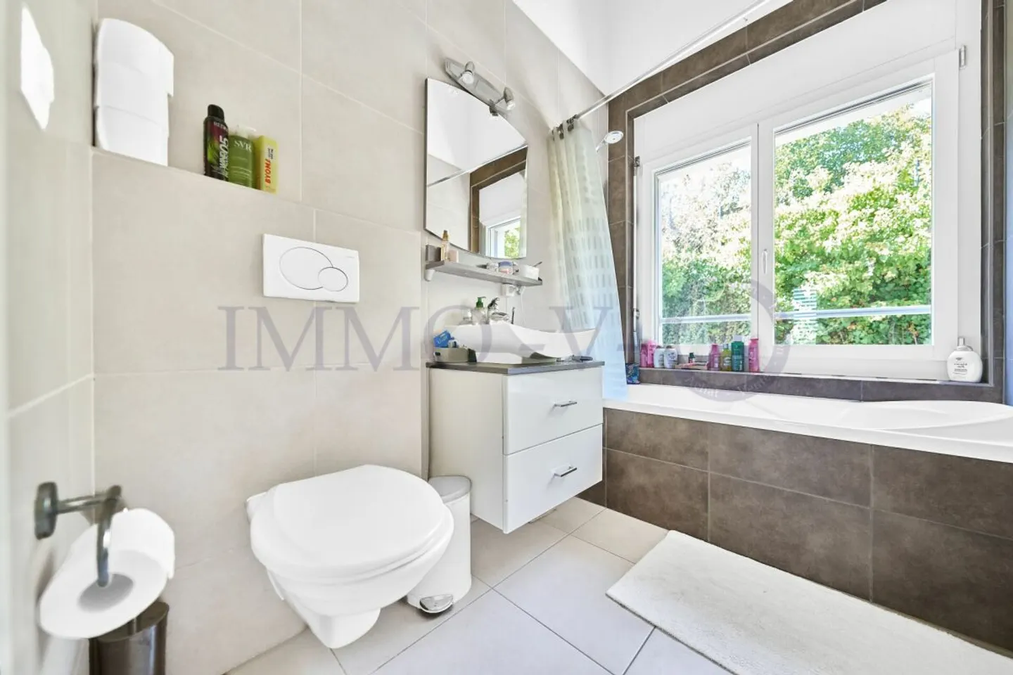 Luxury Villa with Lake View - Photo 15 of 18