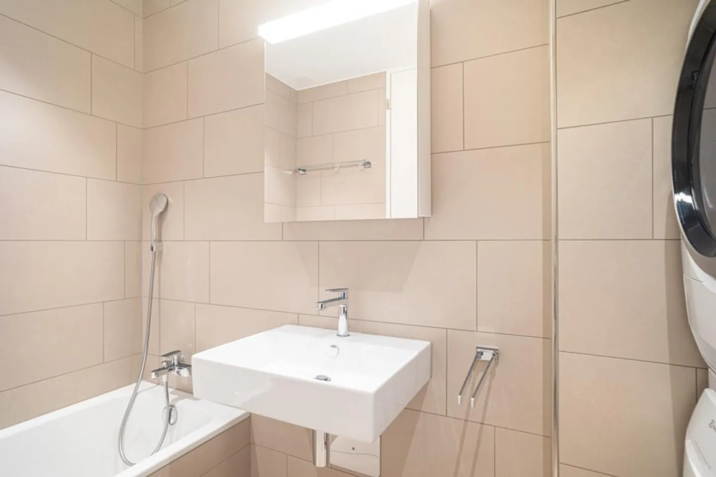 Modern and Central Living - Photo 5 of 9