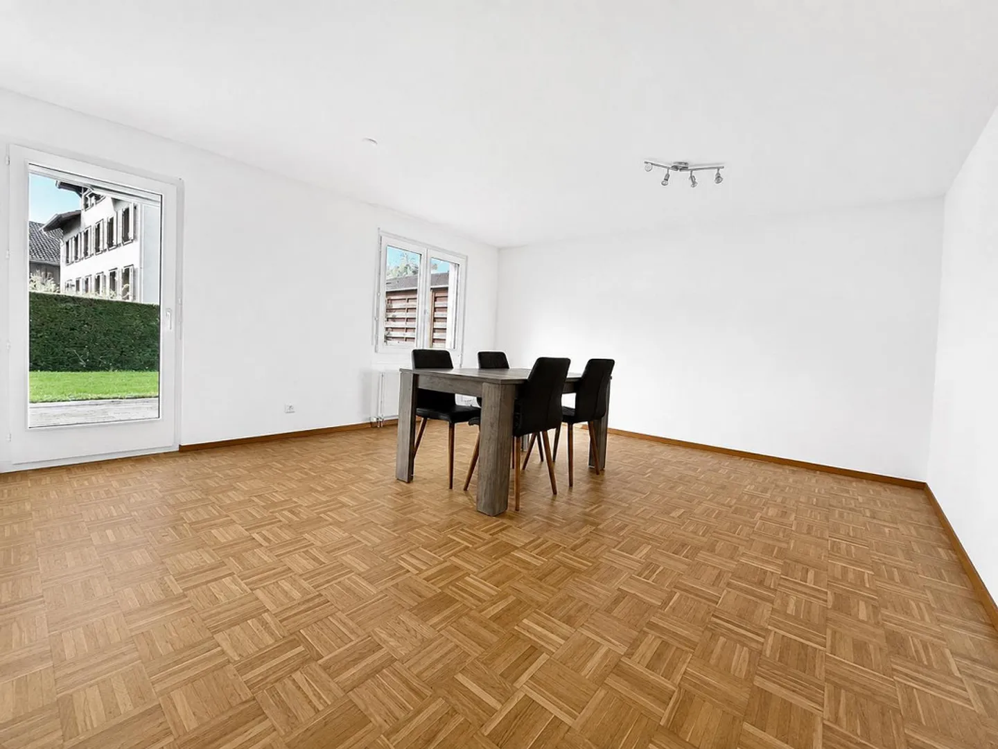 2.5 Room Apartment in a Sunny and Central Location - Photo 3 of 7