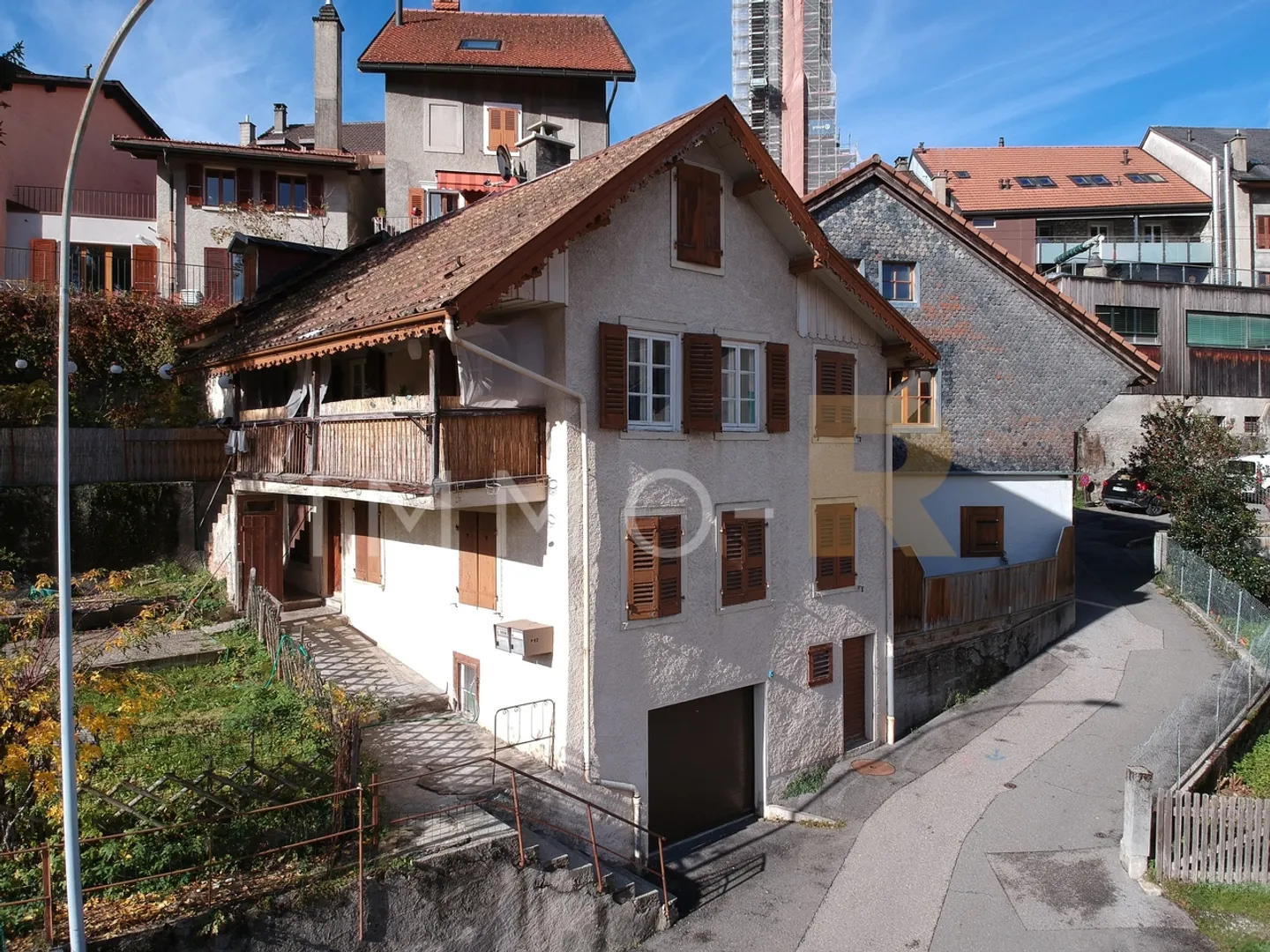 Maison de ville avec potentiel – Centre de Châtel-St-Denis - Photo 1 sur 5