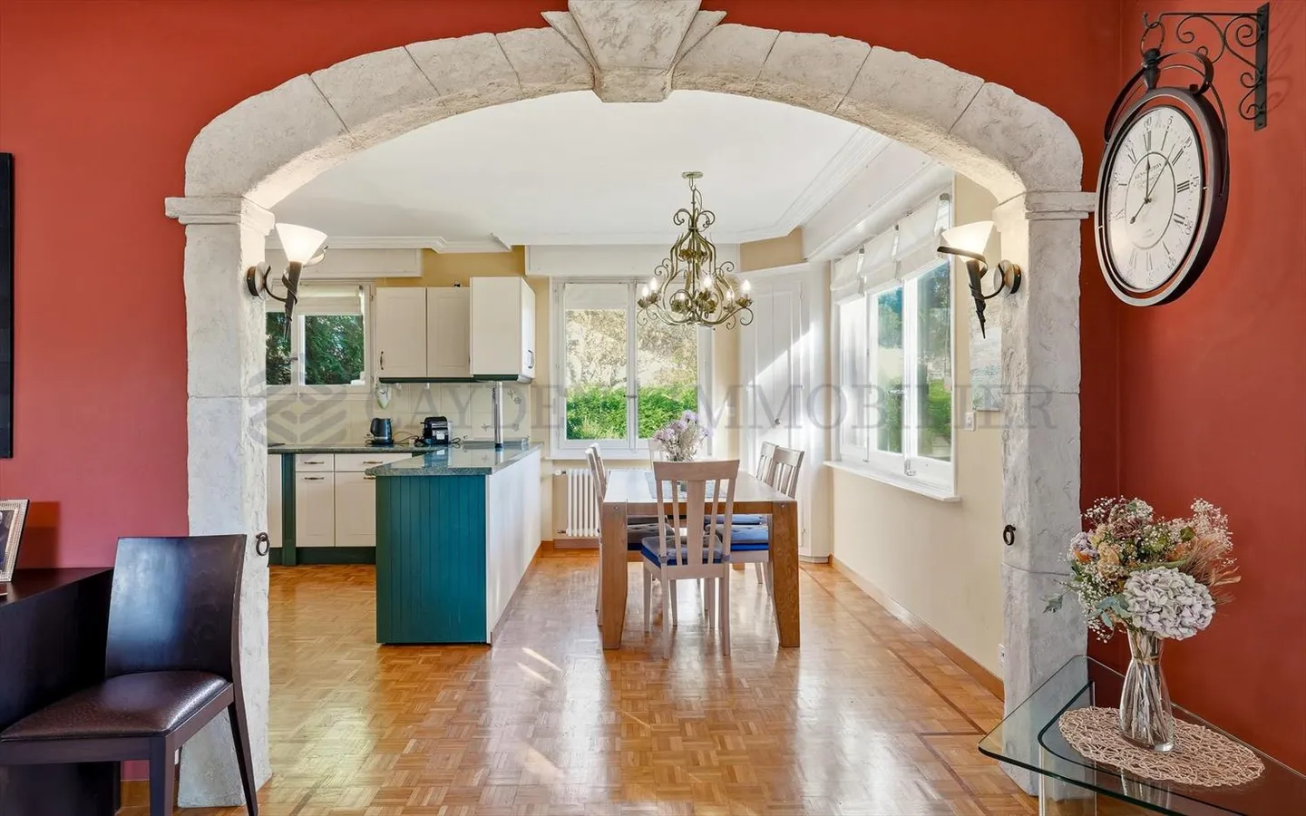 Villa indipendente con 6 camere in zona residenziale - Foto 4 di 12