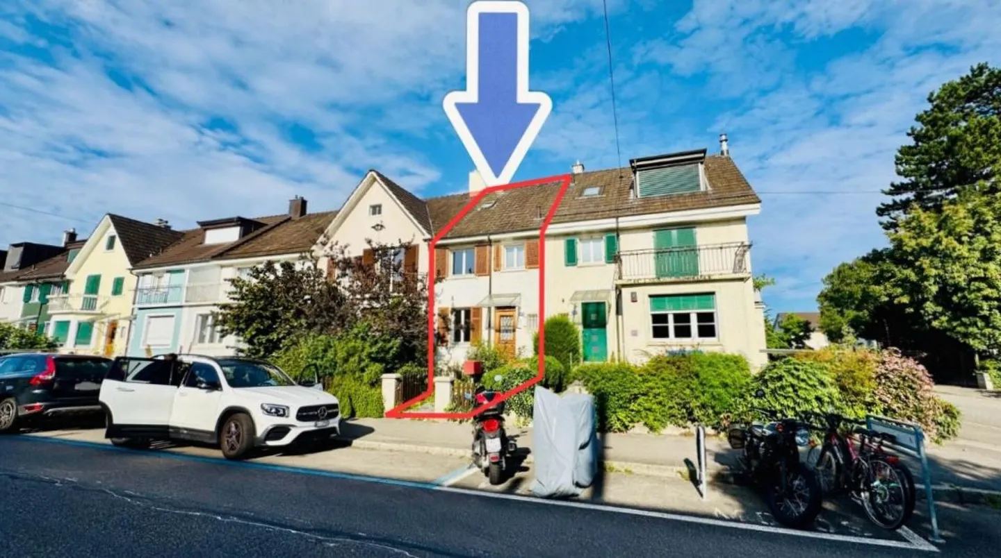 Affascinante casa a schiera di 5,5 stanze con giardino nel quartiere Neubad - con grande potenziale - Foto 1 di 17
