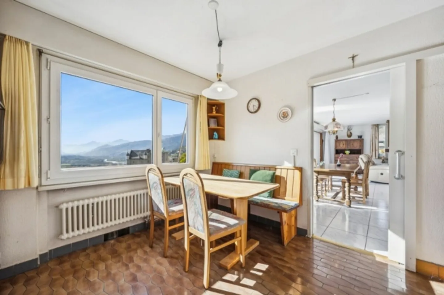 Affascinante casa unifamiliare di 7,5 stanze con vista panoramica e grande potenziale - Foto 6 di 13