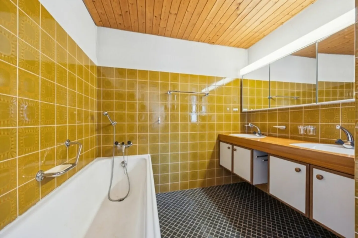 Affascinante casa unifamiliare di 7,5 stanze con vista panoramica e grande potenziale - Foto 10 di 13