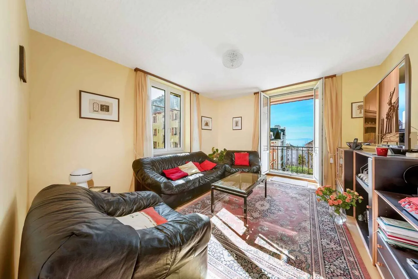 Appartamento luminoso 3.5 locali con balcone esposto a sud - Zona residenziale - Foto 2 di 11