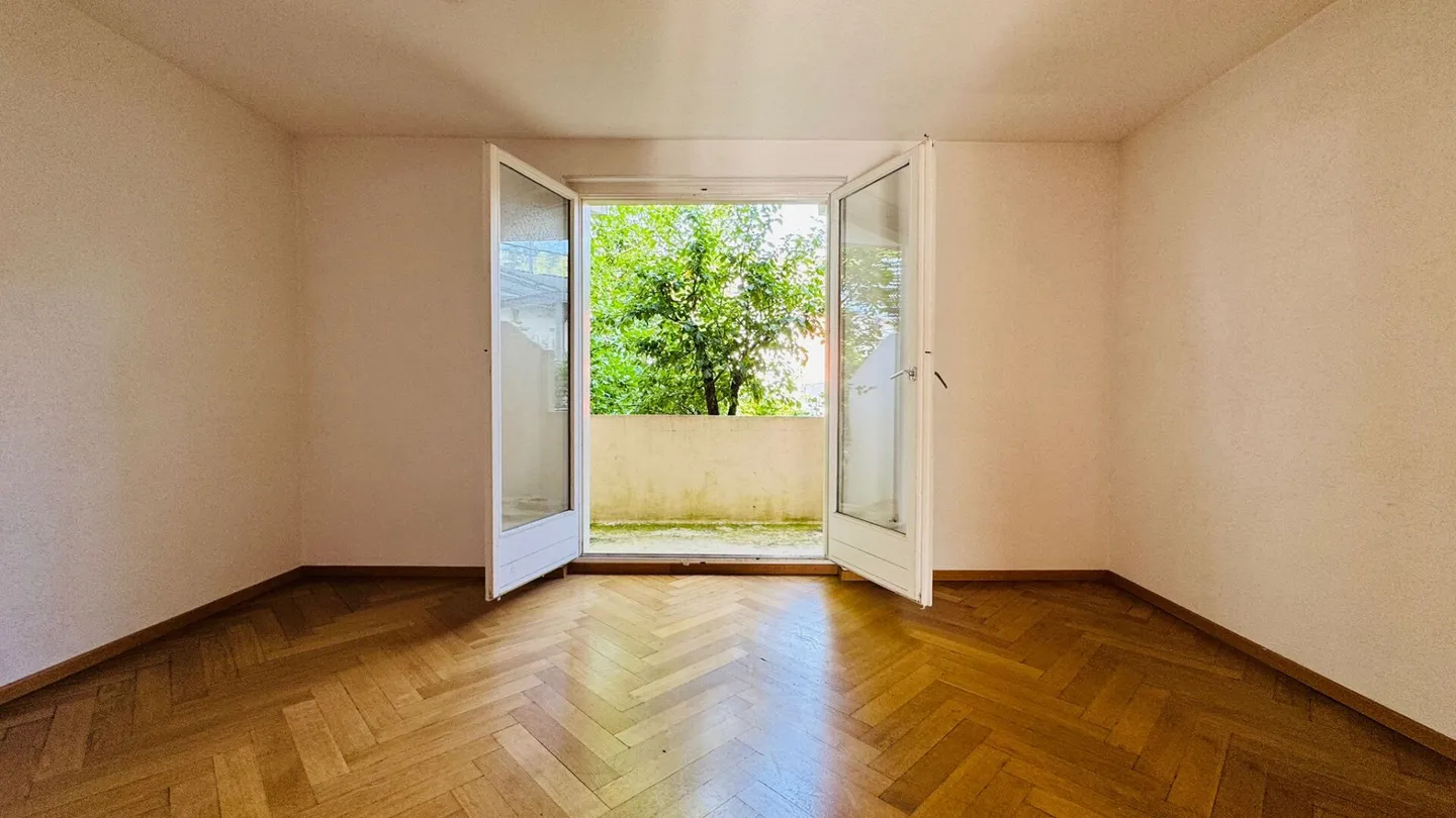 Affascinante casa a schiera di 5,5 stanze con giardino nel quartiere Neubad - con grande potenziale - Foto 2 di 17