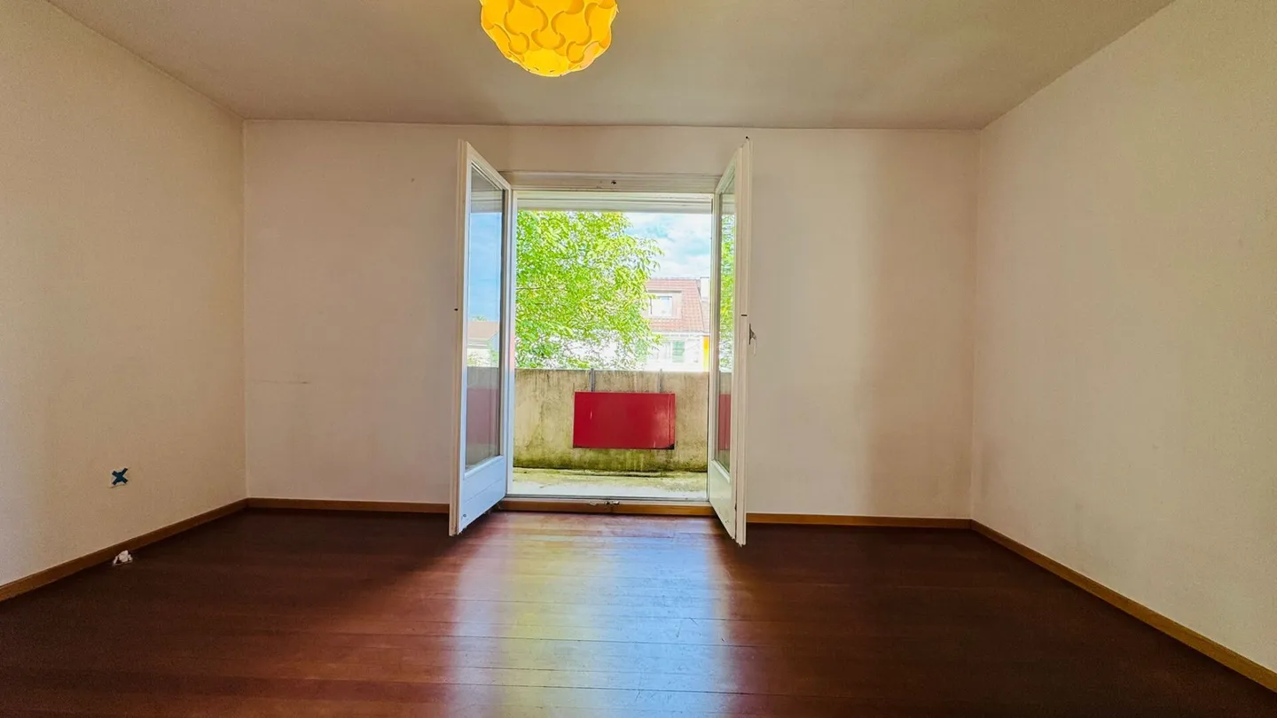 Affascinante casa a schiera di 5,5 stanze con giardino nel quartiere Neubad - con grande potenziale - Foto 5 di 17