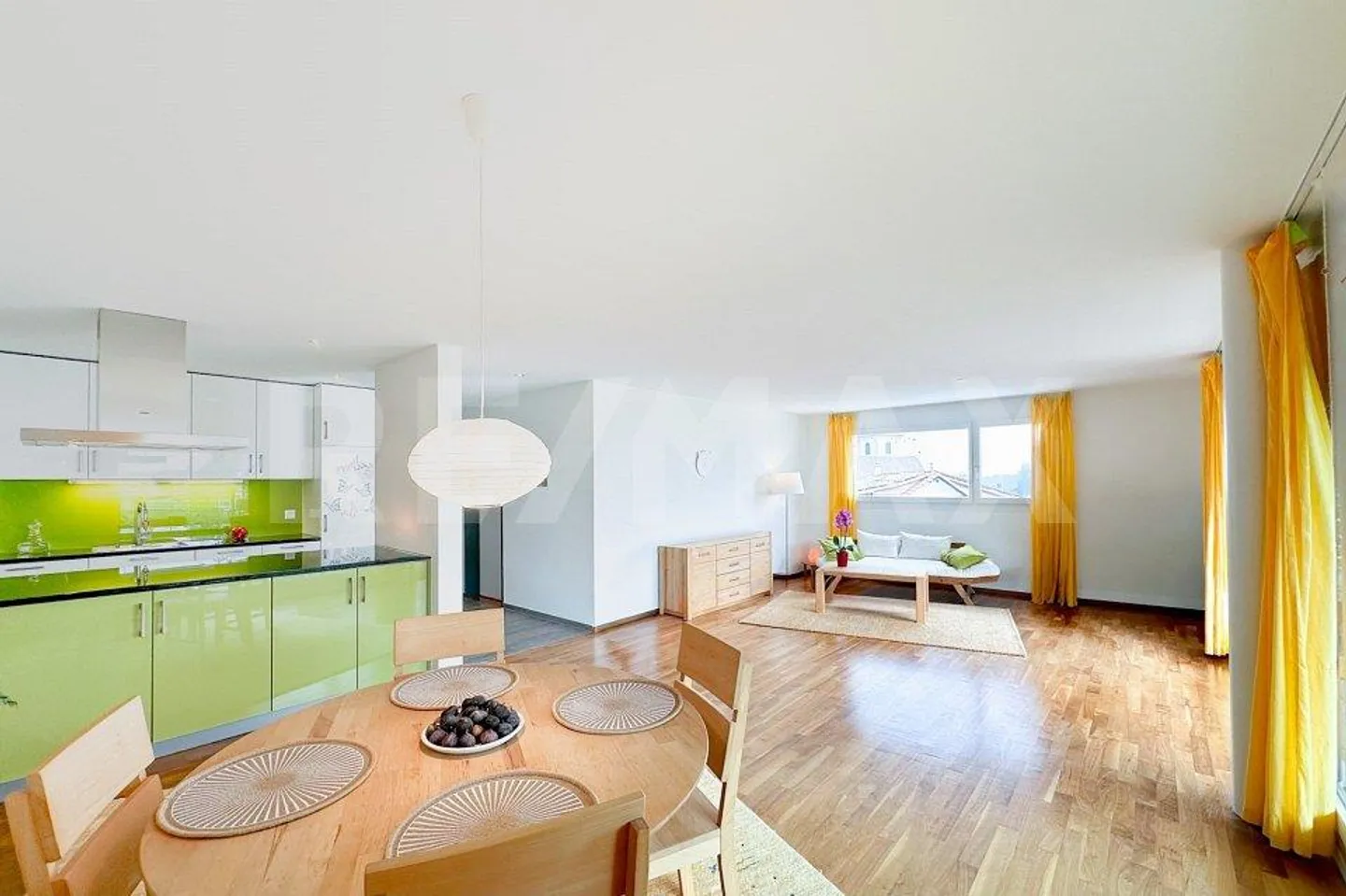 Modernes Apartment mit atemberaubender Aussicht - Foto 1 von 13