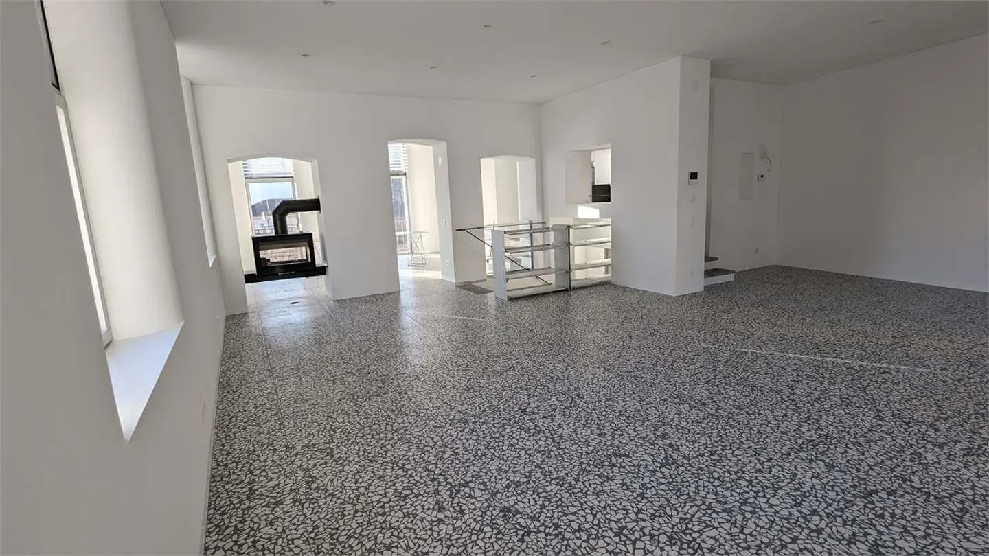 Sonvico - Spectacular and Characteristic 6.5 Rooms on Multiple Levels with - Photo 1 of 12