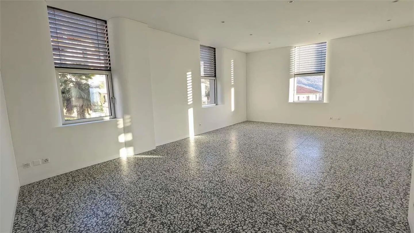 Sonvico - Spectacular and Characteristic 6.5 Rooms on Multiple Levels with - Photo 2 of 12
