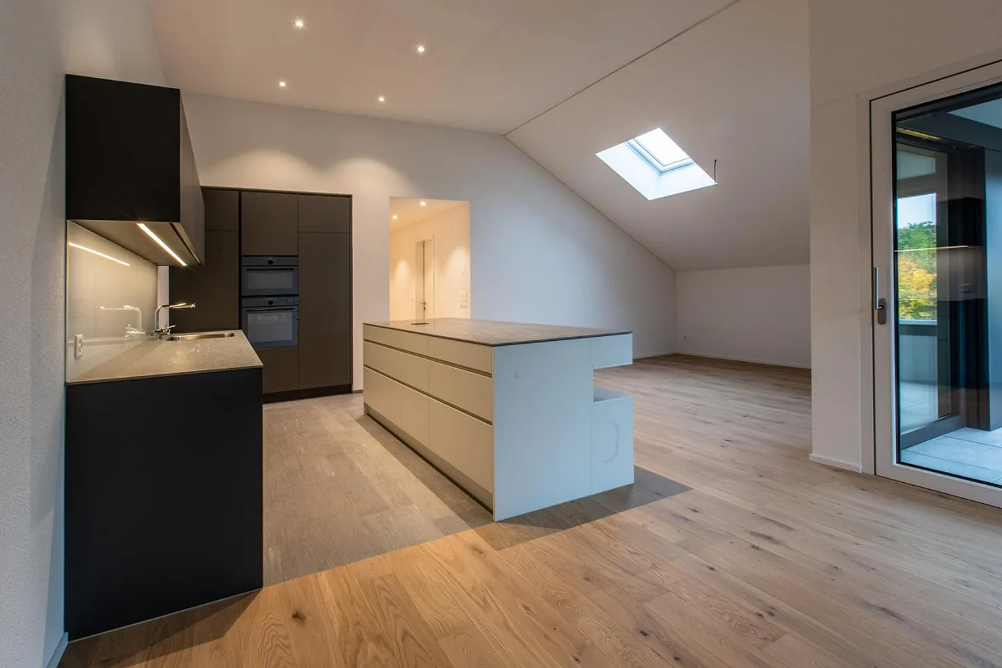3.5 Room Attic Apartment with Charm, Tägerwilen - Photo 9 of 15