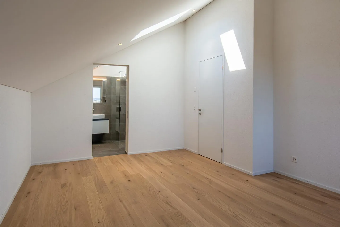 3.5 Room Attic Apartment with Charm, Tägerwilen - Photo 12 of 15