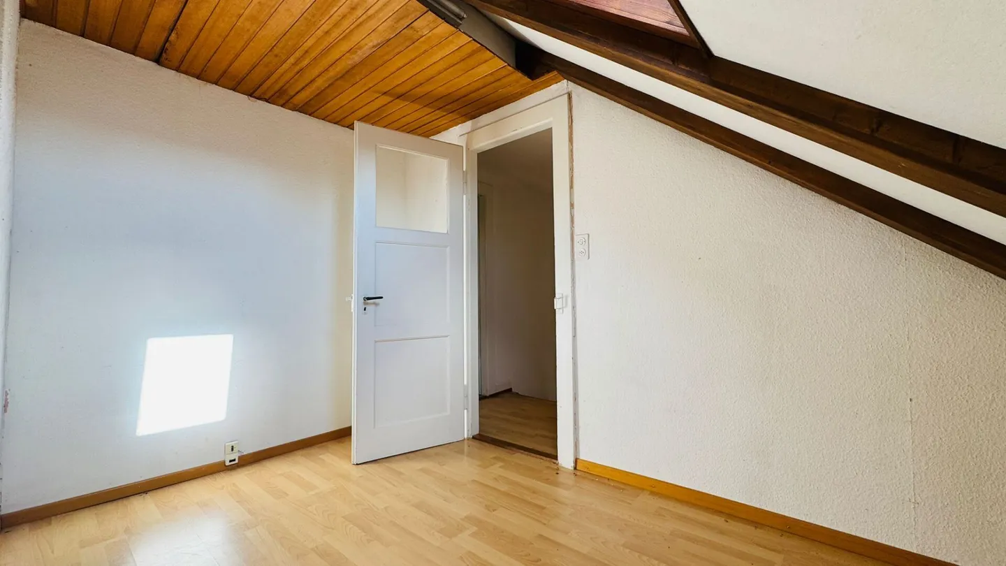 Affascinante casa a schiera di 5,5 stanze con giardino nel quartiere Neubad - con grande potenziale - Foto 6 di 17