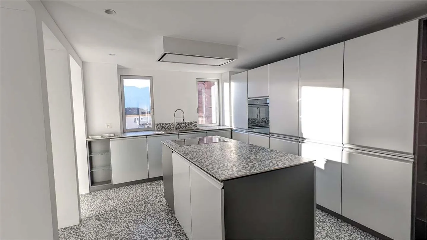 Sonvico - Spectacular and Characteristic 6.5 Rooms on Multiple Levels with - Photo 4 of 12