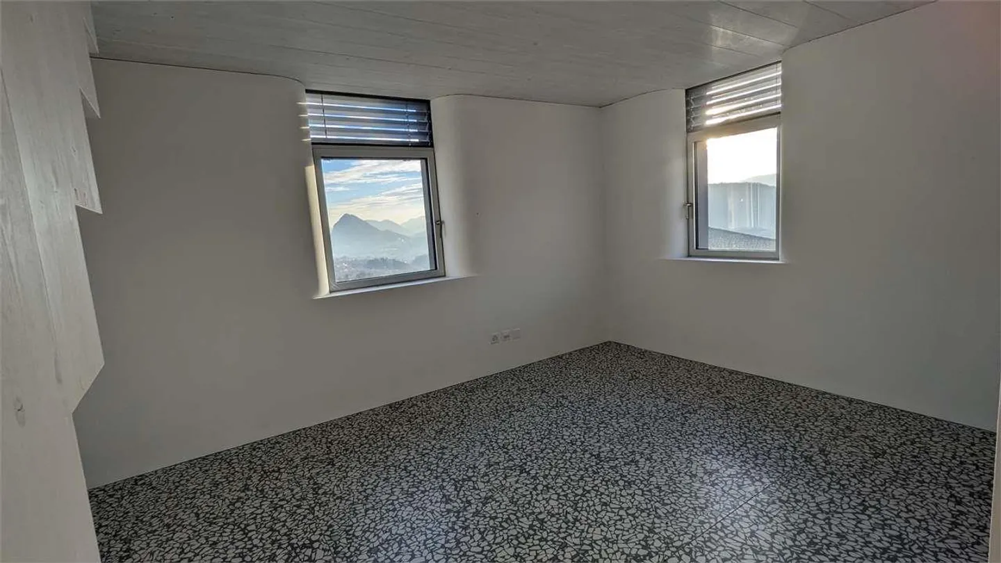 Sonvico - Spectacular and Characteristic 6.5 Rooms on Multiple Levels with - Photo 7 of 12