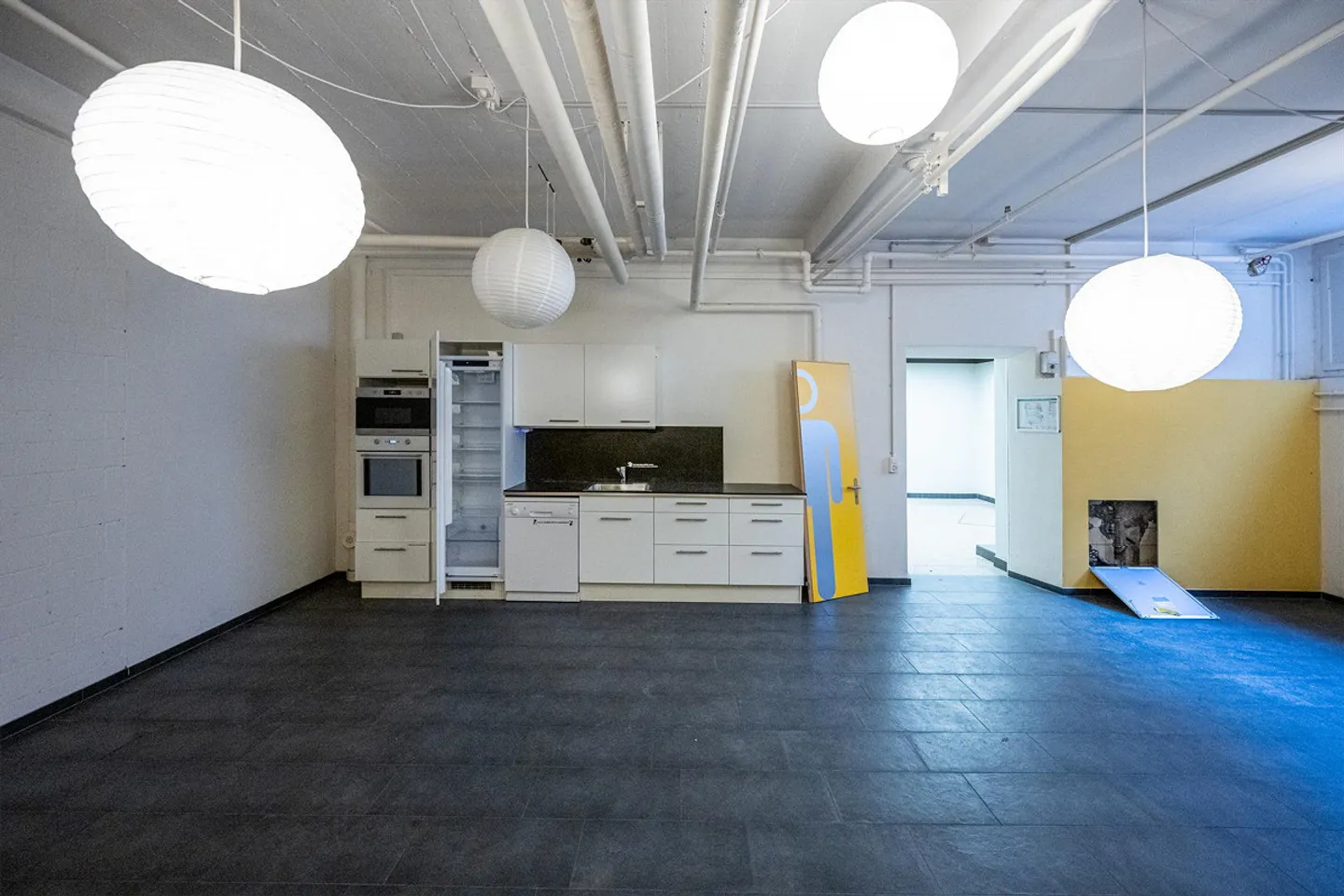 Commercial Hall UG/ Office Space in OG/ Storage Areas - Photo 3 of 11