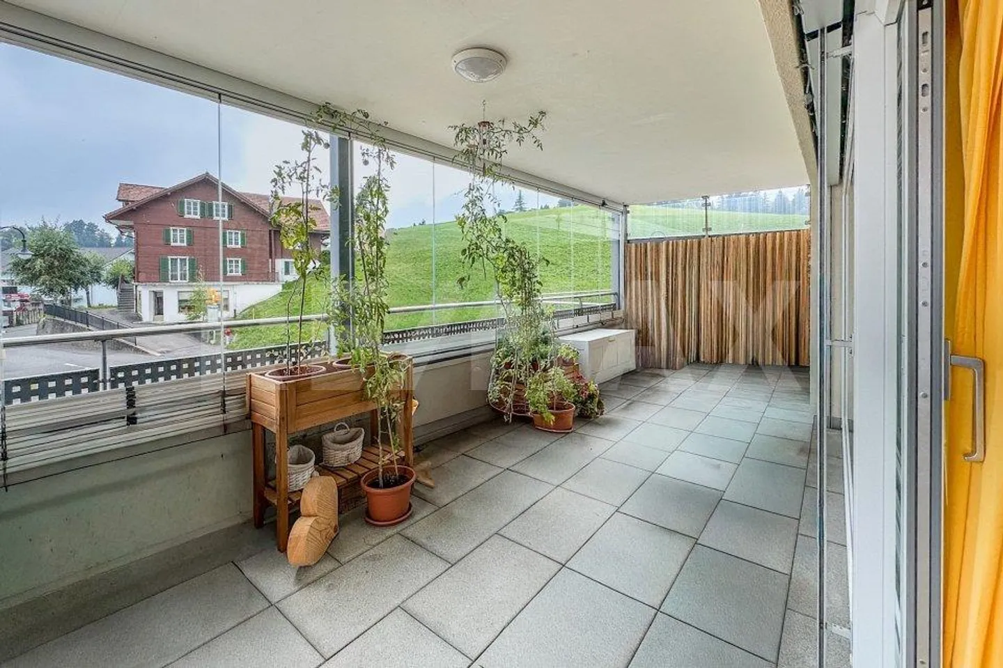 Modernes Apartment mit atemberaubender Aussicht - Foto 10 von 13