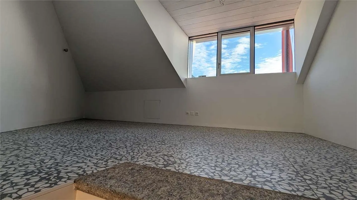 Sonvico - Spectacular and Characteristic 6.5 Rooms on Multiple Levels with - Photo 11 of 12