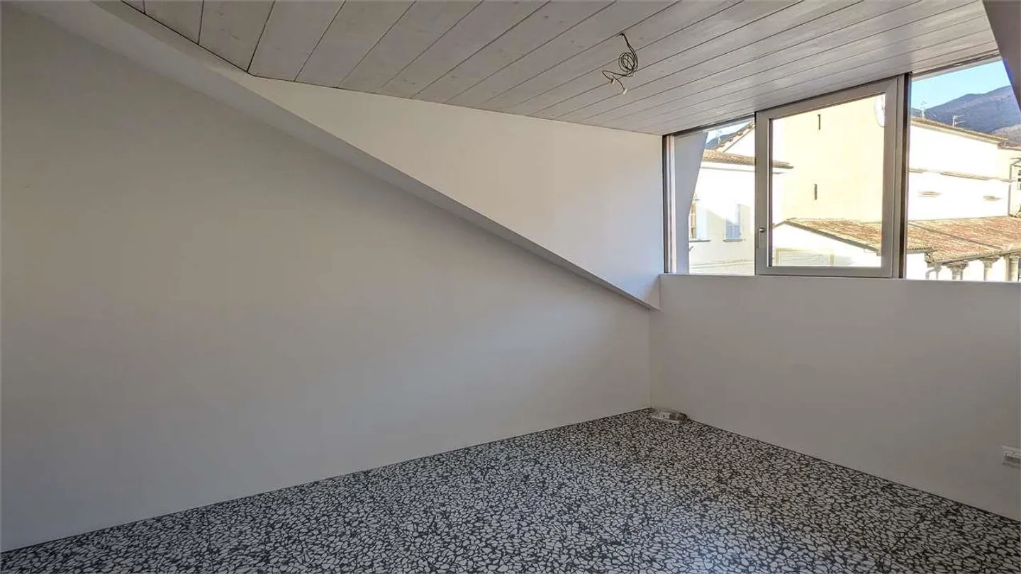 Sonvico - Spectacular and Characteristic 6.5 Rooms on Multiple Levels with - Photo 12 of 12