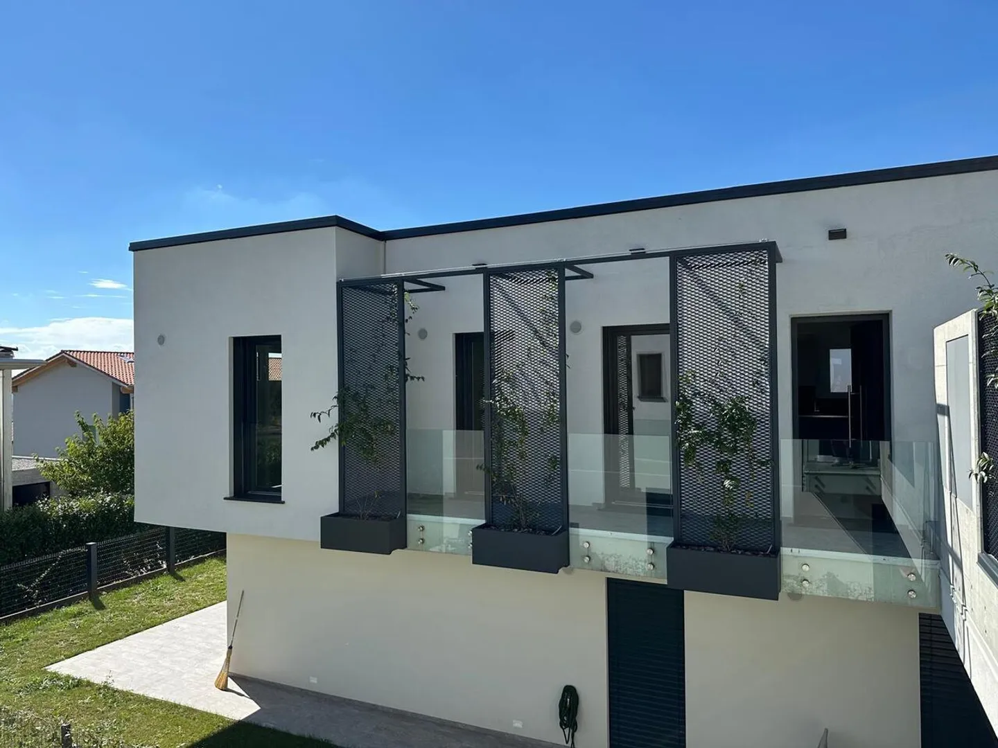 NEUE WOHNUNG IN EINEM ZWEIFAMILIENHAUS - VILLA 2 - Foto 2 von 11