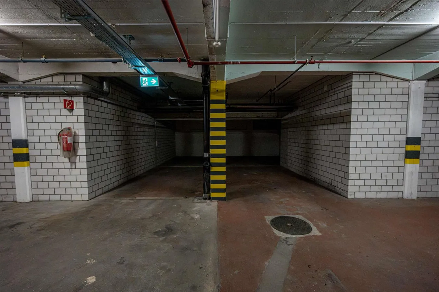 Commercial Hall UG/ Office Space in OG/ Storage Areas - Photo 10 of 11