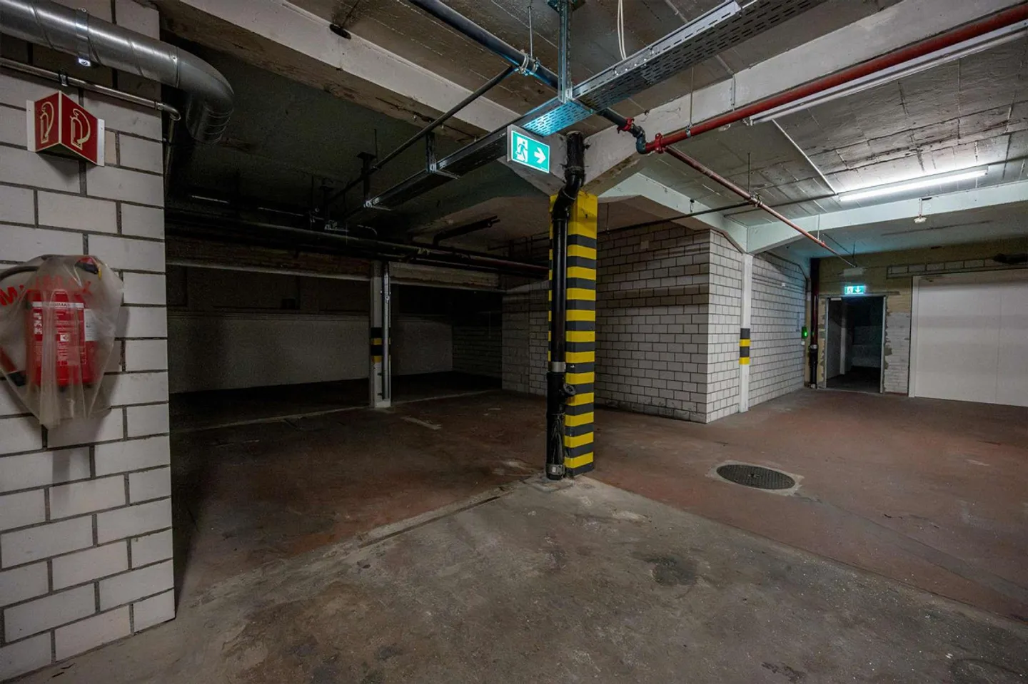 Commercial Hall UG/ Office Space in OG/ Storage Areas - Photo 11 of 11