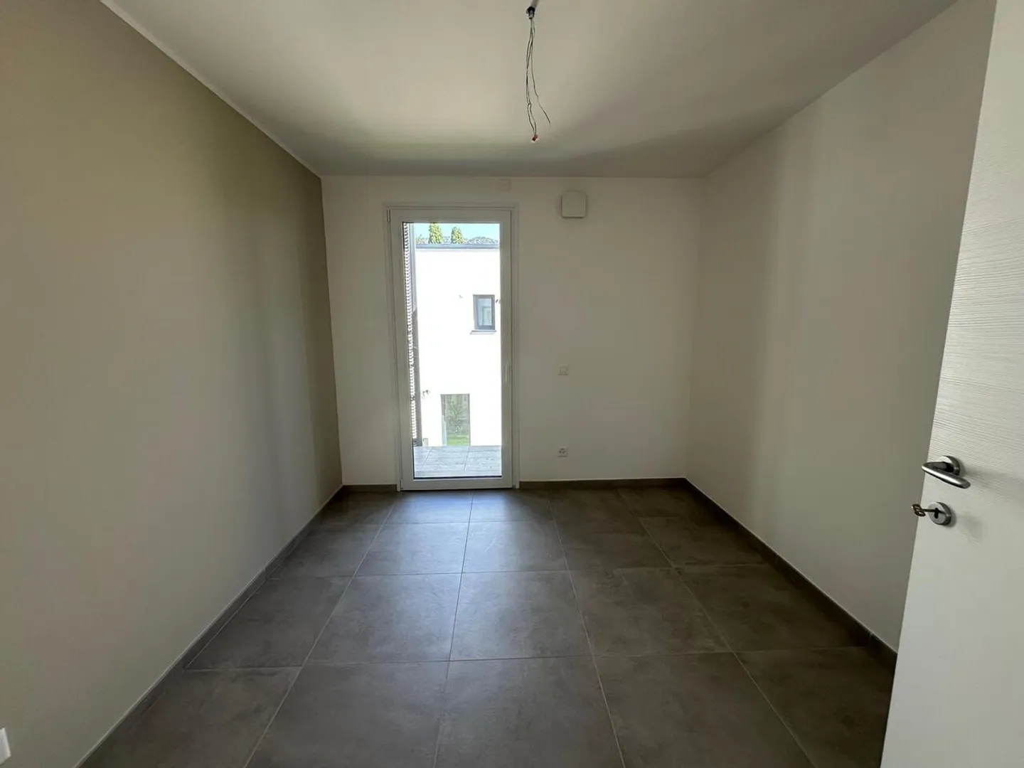 NEUE WOHNUNG IN EINEM ZWEIFAMILIENHAUS - VILLA 2 - Foto 6 von 11