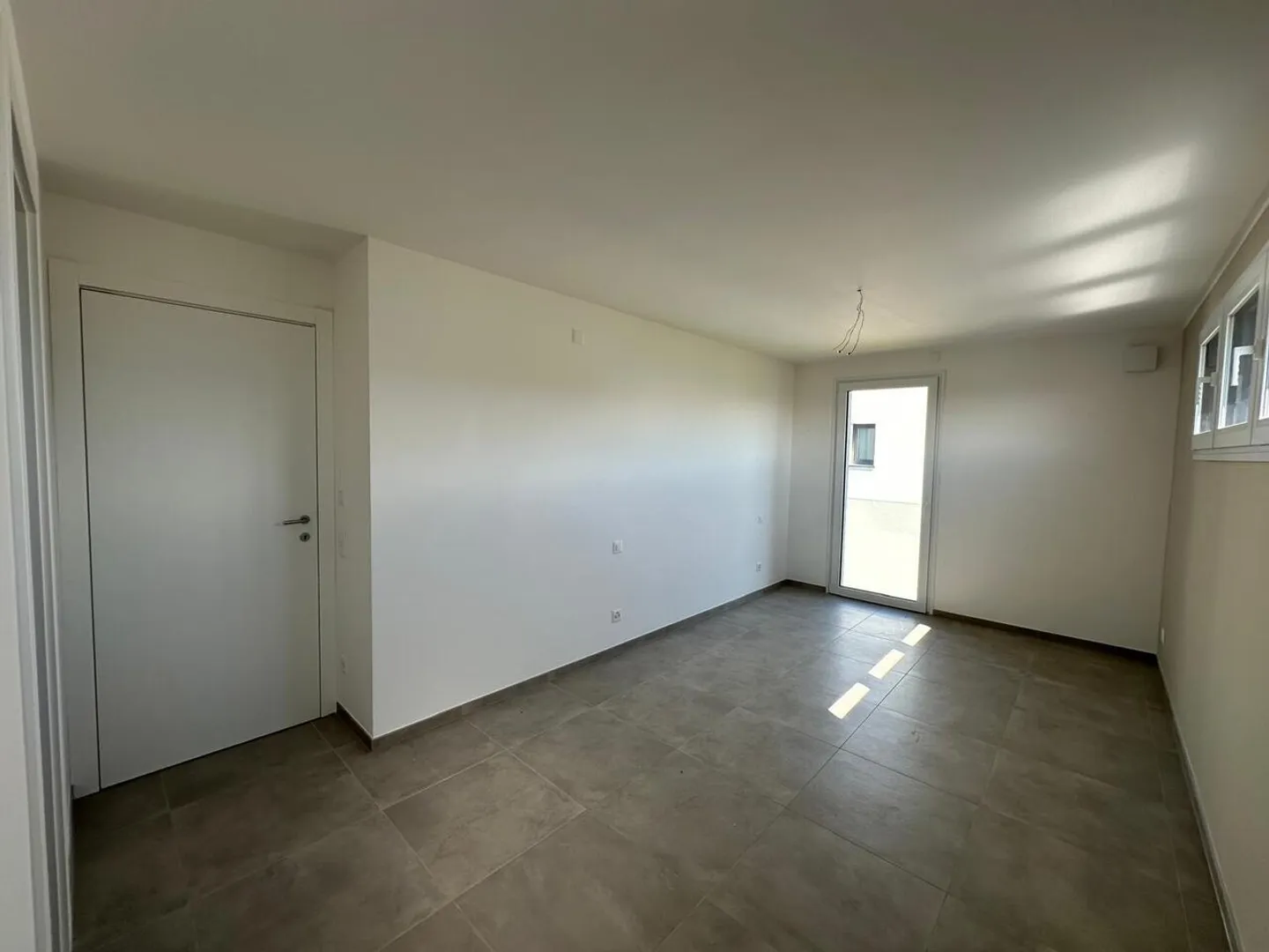 NEUE WOHNUNG IN EINEM ZWEIFAMILIENHAUS - VILLA 2 - Foto 7 von 11