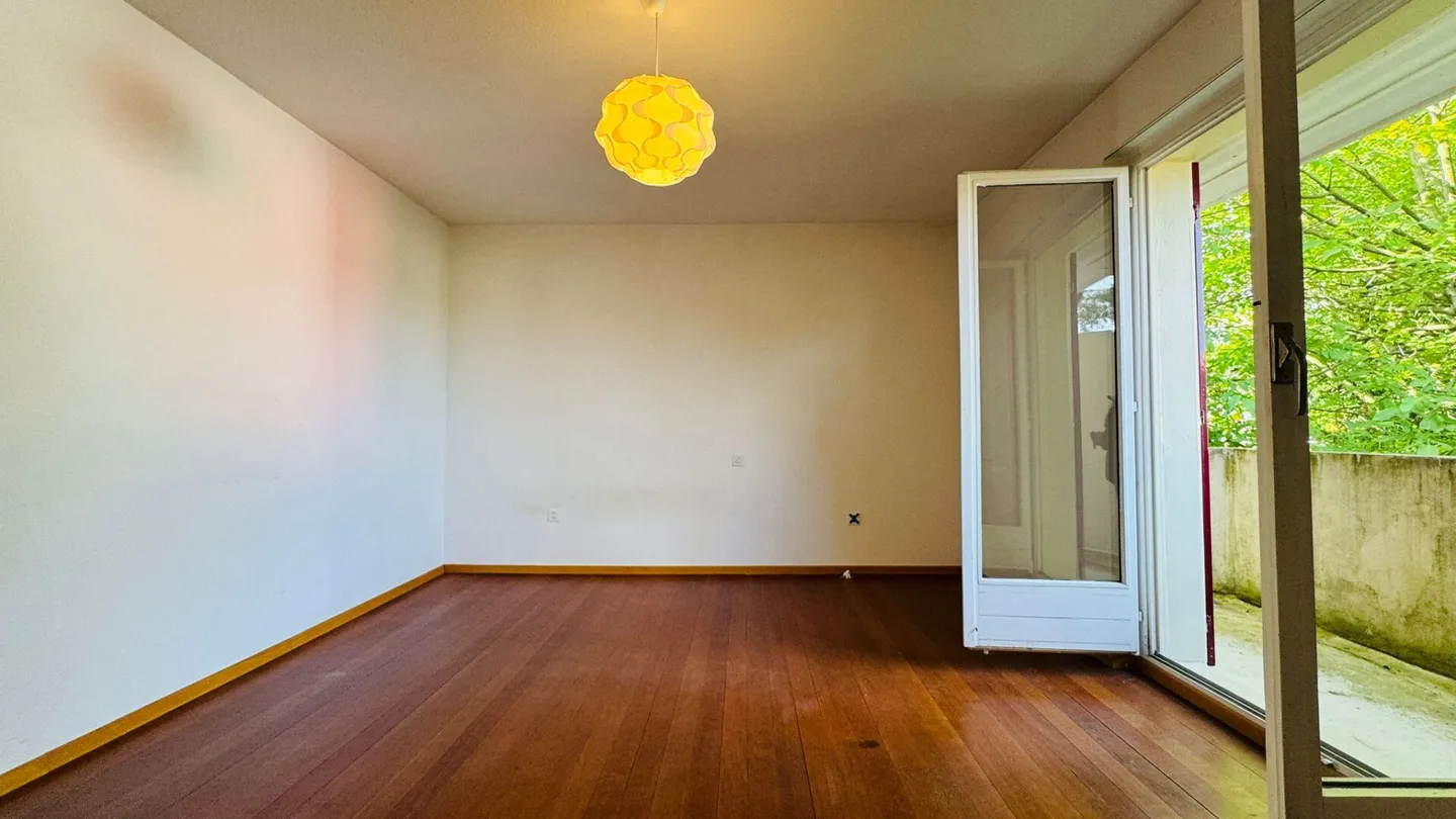 Affascinante casa a schiera di 5,5 stanze con giardino nel quartiere Neubad - con grande potenziale - Foto 8 di 17