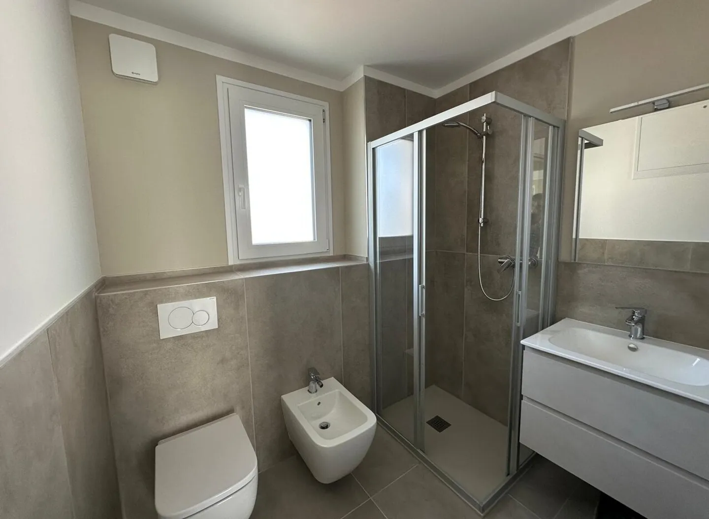 NEUE WOHNUNG IN EINEM ZWEIFAMILIENHAUS - VILLA 2 - Foto 8 von 11