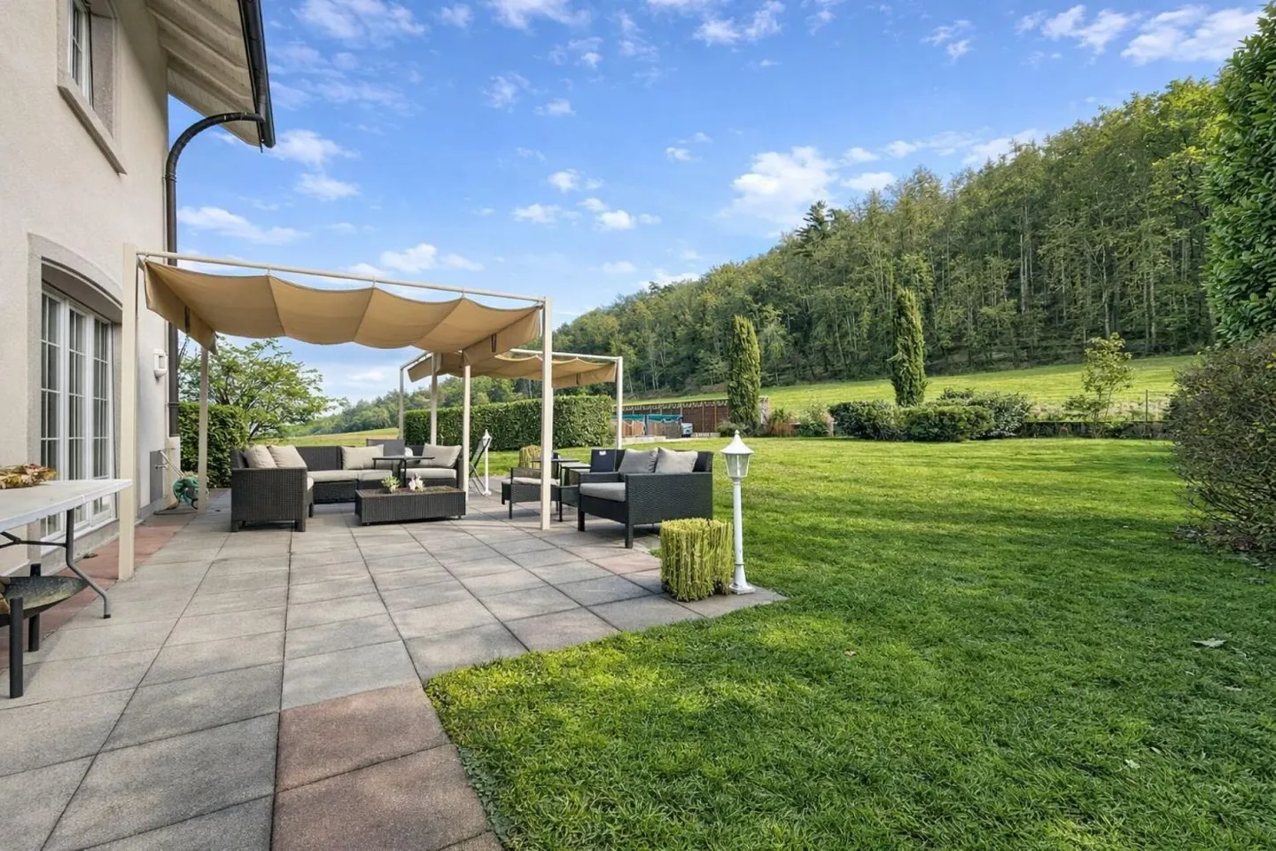 Charmante Villa mit Pool - Foto 1 von 12